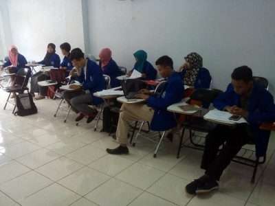 suasana ujian mahasiswa 2015
