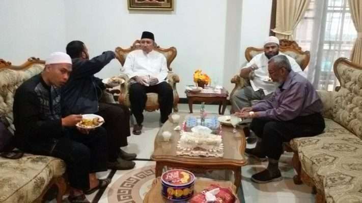 Kaderisasi dan Peningkatan SDM Pimpinan Darunnajah Dr.K.H. Sofwan Manaf bersama Syeikh Dr. Samir Al Mu'abbar (baju ungu), dekan Bahasa Arab Universitas Malik Abdul Aziz Jeddah, Penataran Dauroh Bahasa Arab dan Al Quran di Darunnajah Jakarta, 18-21 April 2016