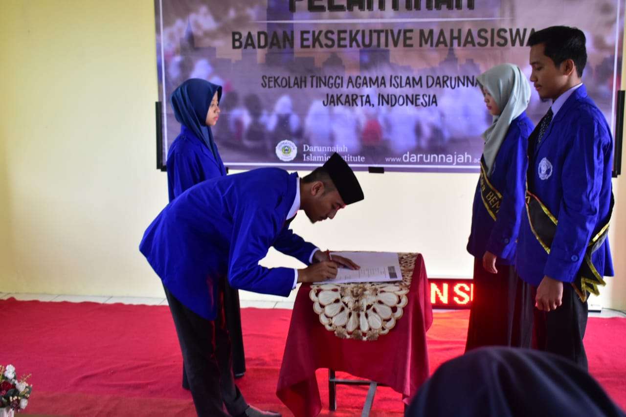 PELANTIKAN PENGURUS BEM STAI DARUNNAJAH 3 PELANTIKAN PENGURUS BEM STAI DARUNNAJAH