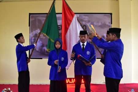 PELANTIKAN PENGURUS BEM STAI DARUNNAJAH