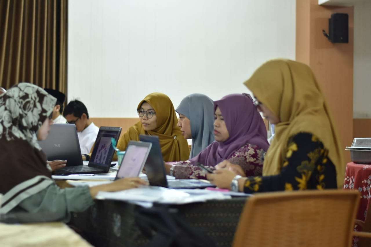 Hari Kedua Workshop Nasional KKNI, Nara Sumber Menjelaskan tentang Penyusunan RPS 2 Hari Kedua Workshop Nasional KKNI, Nara Sumber Menjelaskan tentang Penyusunan RPS