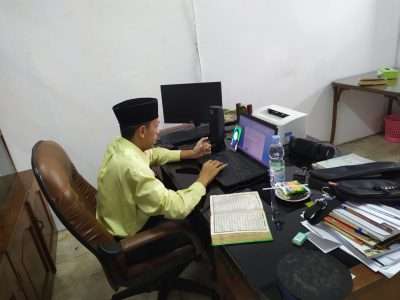 Pelaksanaan ujian lisan dan wawancara online calon mahasiswa baru STAI Darunnajah Jakarta