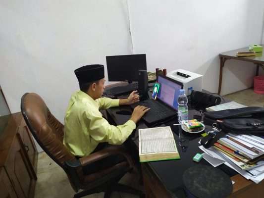 Pelaksanaan ujian lisan dan wawancara online calon mahasiswa baru STAI Darunnajah Jakarta