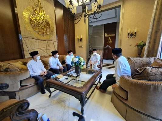 Dosen STAI Darunnajah Jakarta dan Wakil Ketua MPR-RI Adakan Diskusi tentang Politik Islam Dosen STAI Darunnajah Jakarta dan Wakil Ketua MPR-RI Adakan Diskusi tentang Politik Islam