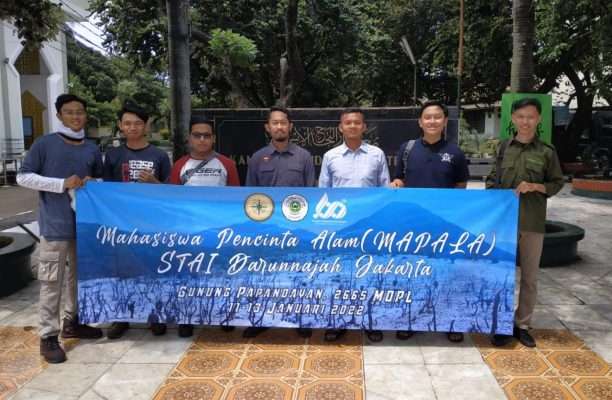 Mahasiswa Pecinta Alam STAI Darunnajah Jakarta Daki Gunung Papandayan Mahasiswa Pecinta Alam STAI Darunnajah Jakarta Daki Gunung Papandayan