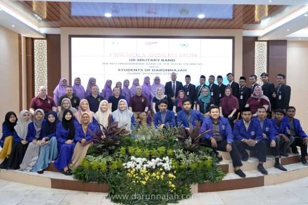Mahasiswa STAIDA Hadiri Acara Musikal Performance UK Military Band dan Friendly Discussion