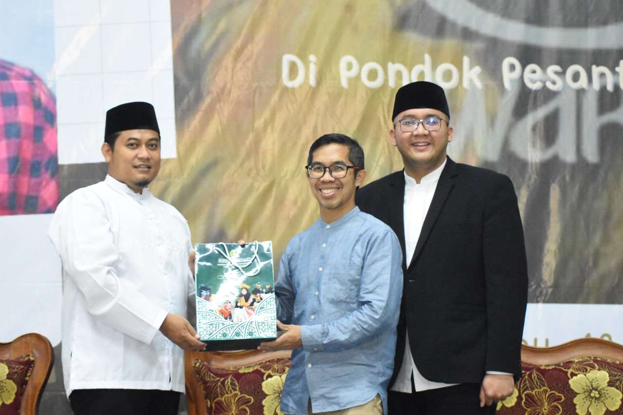 Ahmad Fuadi Datang Untuk Mahasiswa Darunnajah 2 Ahmad Fuadi Datang Untuk Mahasiswa Darunnajah