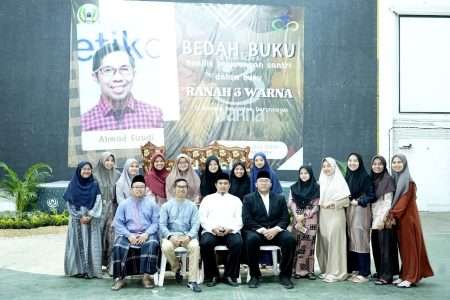 Ahmad Fuadi Datang Untuk Mahasiswa Darunnajah