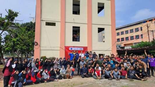 Puluhan Mahasiswa Ikuti Lomba 17 Agustus Di Kampus