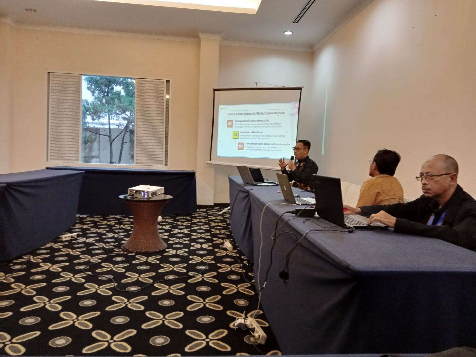 Ka. Prodi dan Dosen PGMI Universitas Darunnajah Ikuti Pertemuan Tahunan dan Konferensi Nasional di Yogyakarta 7 Ka. Prodi dan Dosen PGMI Universitas Darunnajah Ikuti Pertemuan Tahunan dan Konferensi Nasional di Yogyakarta