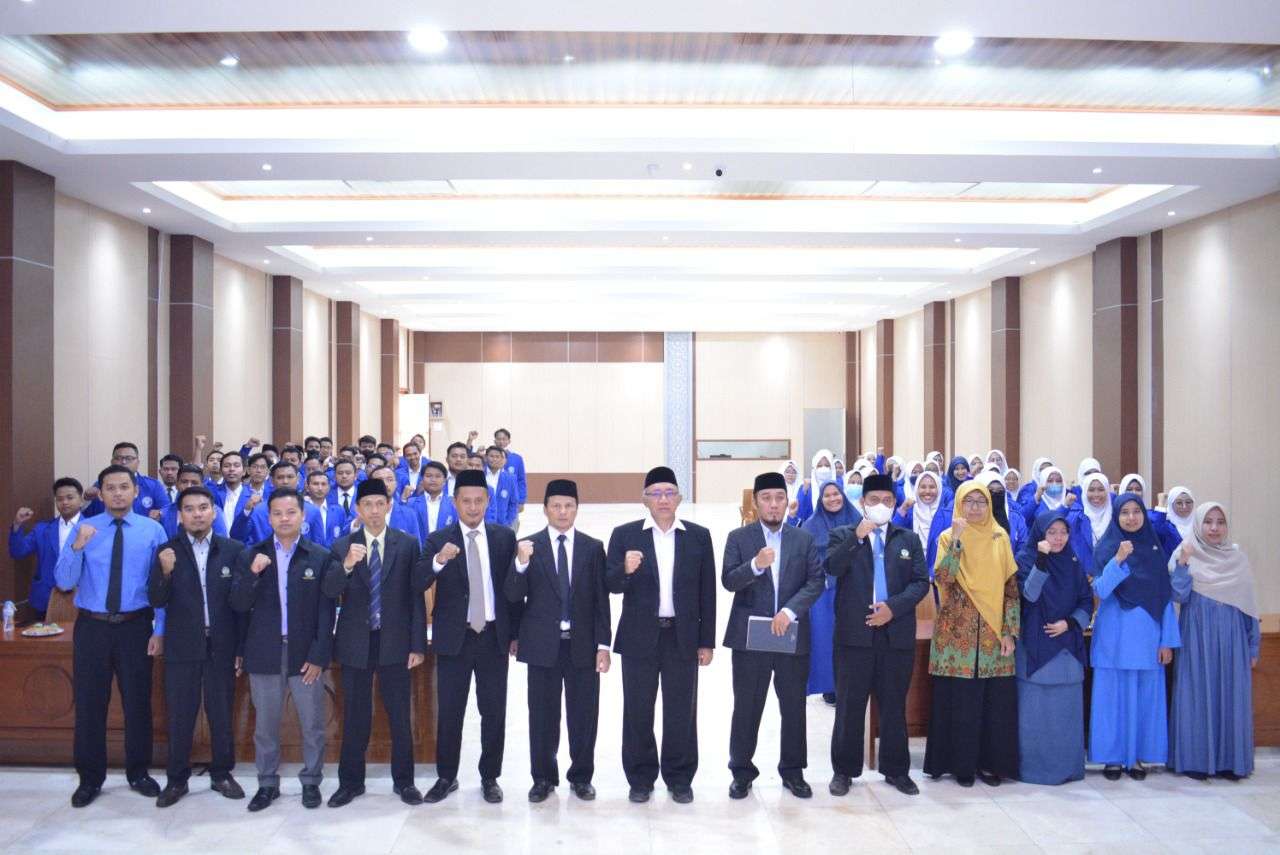 Pembekalan Intensif Calon Wisudawan/ti Angkatan ke-23 3 Pembekalan Intensif Calon Wisudawan/ti Angkatan ke-23