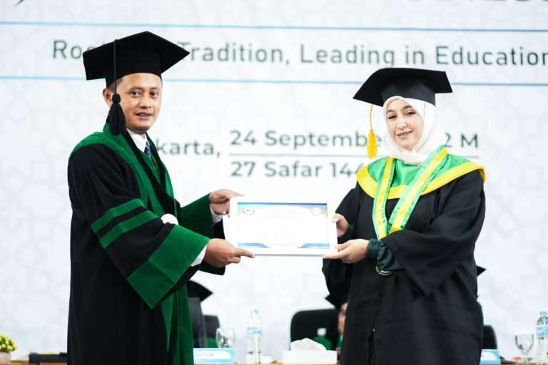 Wisudawati Asal Maroko Membuat Kejut Para Audiens di Acara Wisuda ke-23