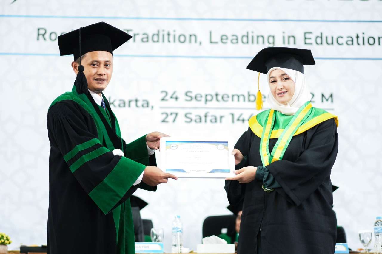 Wisudawati Asal Maroko Membuat Kejut Para Audiens di Acara Wisuda ke-23
