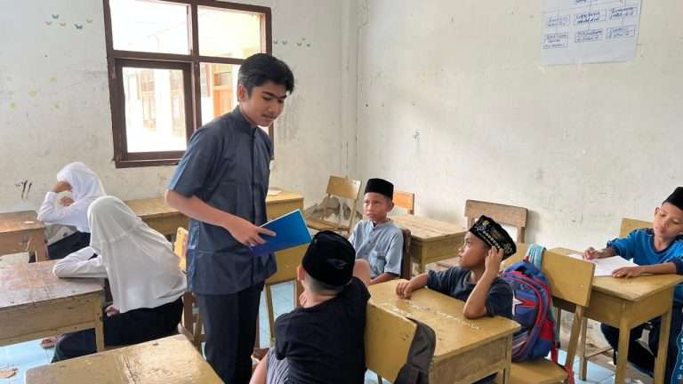 Semangat Para Mahasantri dalam menjalankan kegiatan yang ada di Pesantren Mahasiswa 27 Semangat Para Mahasantri dalam menjalankan kegiatan yang ada di Pesantren Mahasiswa