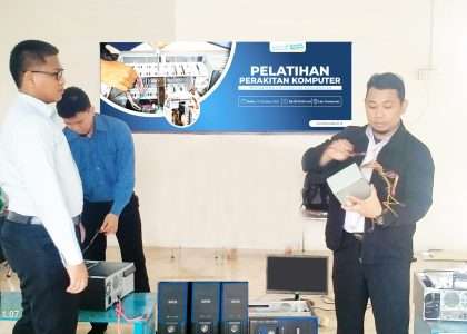 Pelatihan Perakitan Komputer Bagi Mahasiswa Universitas Darunnajah
