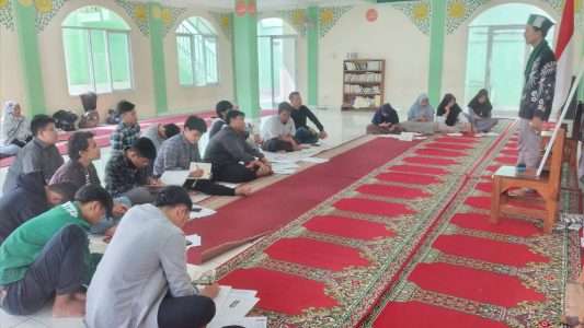 Himpunan Mahasiswa Islam (HMI) Universitas Darunnajah mengikuti kegiatan Basic Training Mahasiswa Se-Jakarta Selatan