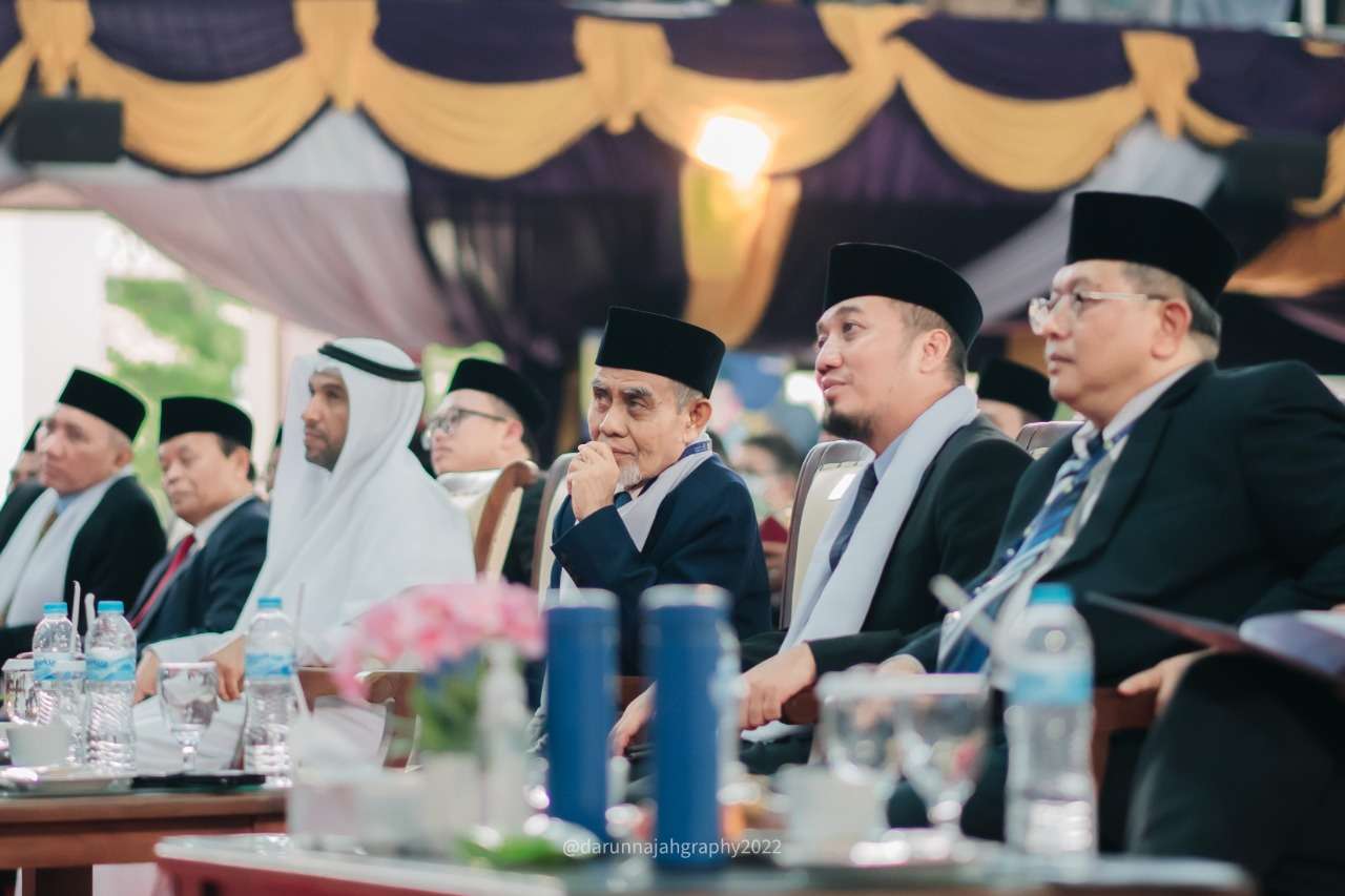 Ribuan Audiens Tak Bosan Mendengarkan Tausiyah Kiai Hasan Abdullah Sahal 2 Ribuan Audiens Tak Bosan Mendengarkan Tausiyah Kiai Hasan Abdullah Sahal