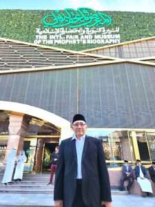 Presiden Universitas Darunnajah Bersama 14 Kiai Pengasuh Pondok Pesantren Kunjungi Pameran Dan Museum Rasullah SAW Di Madinah 1 Presiden Universitas Darunnajah Bersama 14 Kiai Pengasuh Pondok Pesantren Kunjungi Pameran Dan Museum Rasullah SAW Di Madinah