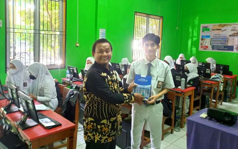 Sosialisasi Perdana, Tim PMB Universitas Darunnajah, Sasar 560 siswa/siswi SMK YMIK Joglo dan SMAN 63 Petukangan Jakarta Selatan 10 Sosialisasi Perdana, Tim PMB Universitas Darunnajah, Sasar 560 siswa/siswi SMK YMIK Joglo dan SMAN 63 Petukangan Jakarta Selatan