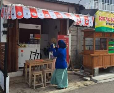 Digital - Sosialiasi Pembayaran Digital ke UMKM oleh Peserta KKN