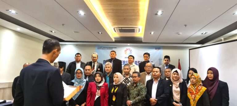 Lebih Baik Kolaborasi daripada Kompetisi