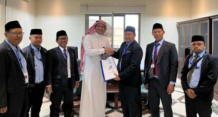 Peserta Daurah Bahasa Arab Keliling Kampus Universitas Islam Madinah (UIM) Peserta Daurah Bahasa Arab Keliling Kampus Universitas Islam Madinah (UIM)