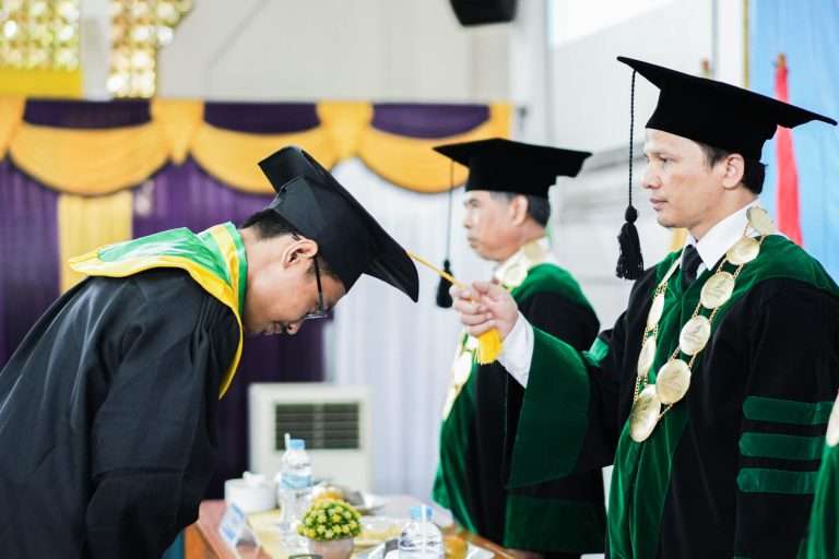 Kenapa Harus Wisuda, Sih? 11 Kenapa Harus Wisuda, Sih?