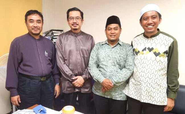 Penjajakan MoU antara Sekolah Islam Nur Al-Azhar (SINAR) Malaysia dan Universitas Darunnajah Jakarta Penjajakan MoU antara Sekolah Islam Nur Al-Azhar (SINAR) Malaysia dan Universitas Darunnajah Jakarta