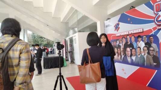 Mengedukasi Mahasiswa Melalui Digital Conferance 2023