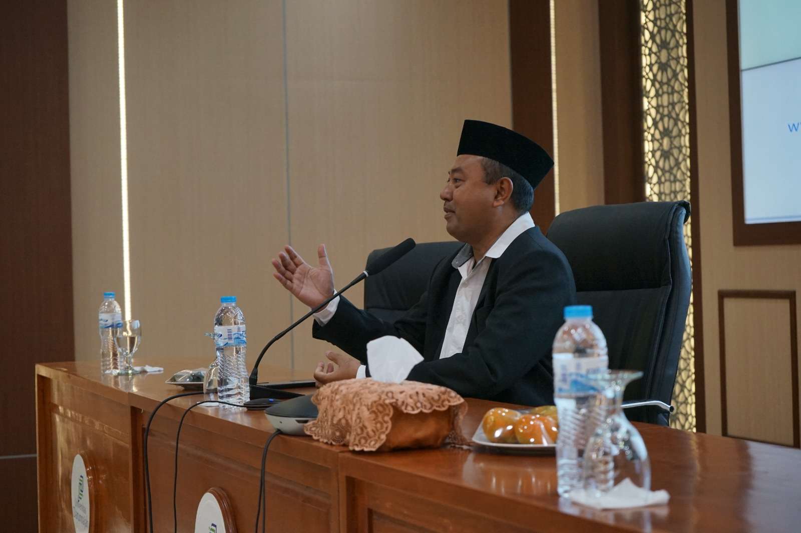 Pembekalan Wisuda Sebagai Bentuk Mempersiapkan Lulusan Terbaik 2 Pembekalan Wisuda Sebagai Bentuk Mempersiapkan Lulusan Terbaik