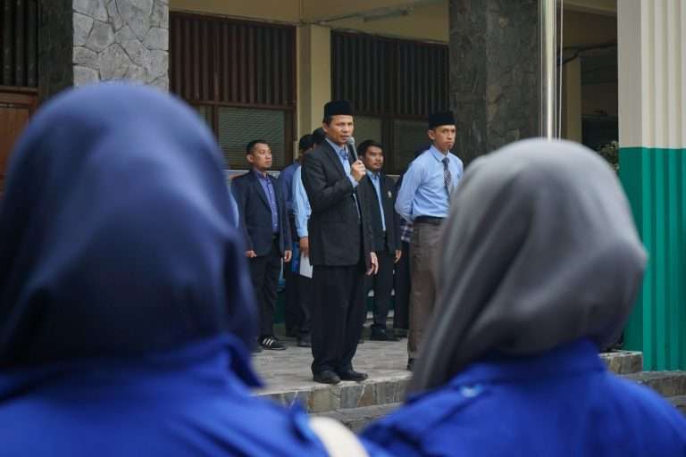 Universitas Darunnajah Melaksanakan Ujian Tengah Semester (UTS) 24 Universitas Darunnajah Melaksanakan Ujian Tengah Semester (UTS)