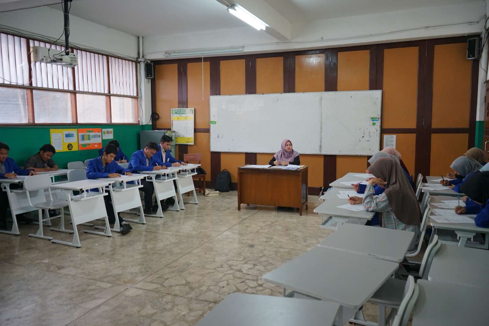 Universitas Darunnajah Melaksanakan Ujian Tengah Semester (UTS)