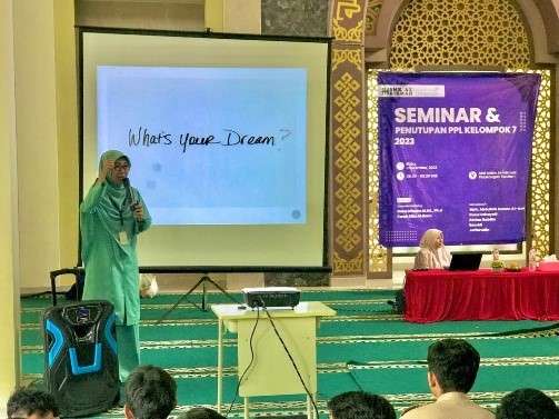 Kolaborasi Dosen & Mahasiswa PPL Dalam Seminar Minat & Bakat 2 Kolaborasi Dosen & Mahasiswa PPL Dalam Seminar Minat & Bakat