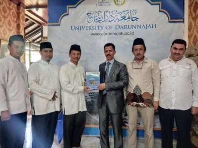 Foto bersama Rektor UDN bersama Yayasan Nur Semesta