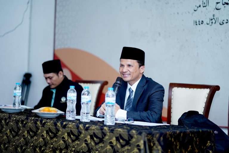 Kuliah Umum 2: Postmodernisme dan Dampak Bagi Pelajar Muslim 22 Dr. Much Hasan Darojat dalam kuliah Umum di Kampus 3