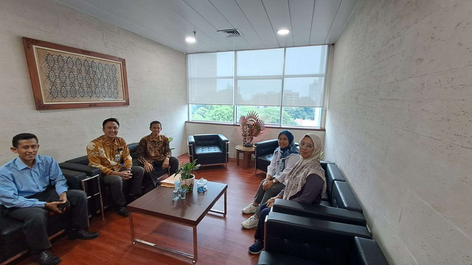 Audiensi Eksternal Sebagai Langkah Penyatuan Perguruan Tinggi di Bawah Yayasan Darunnajah 1 Audiensi Eksternal Sebagai Langkah Penyatuan Perguruan Tinggi di Bawah Yayasan Darunnajah