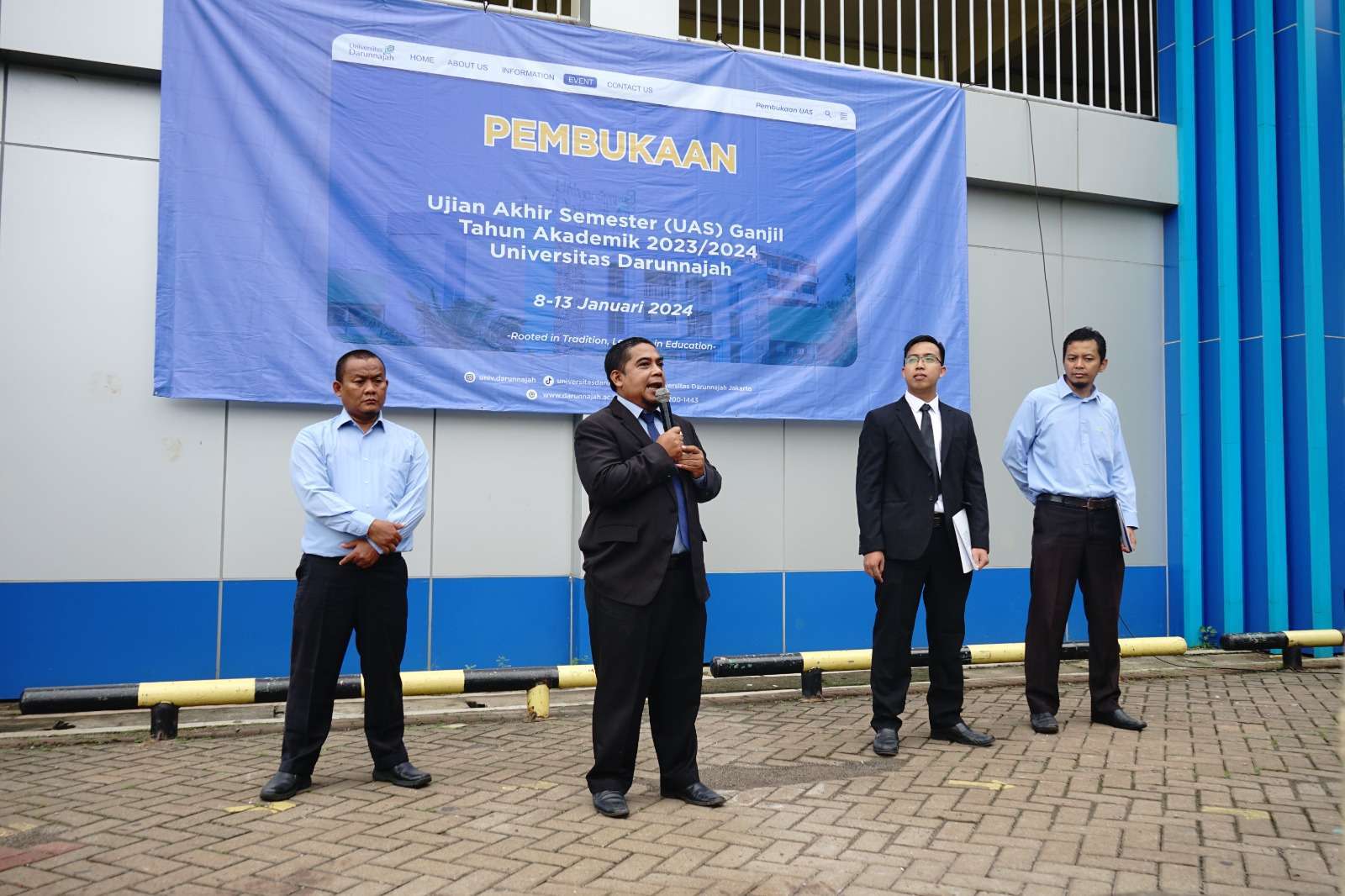 Pembukaan Ujian Akhir Semester Ganjil 23/24 di Universitas Darunnajah 1 Pembukaan Ujian Akhir Semester Ganjil 23/24 di Universitas Darunnajah
