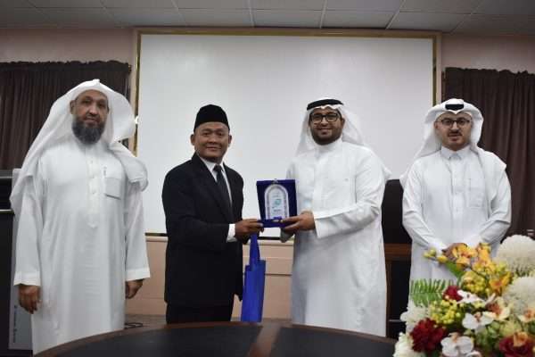 Kerjasama Universitas Darunnajah & Universitas Umm Al-Qura dalam peningkatan kompetensi pengajaran Bahasa Arab di Indonesia Kerjasama Universitas Darunnajah & Universitas Umm Al-Qura dalam peningkatan kompetensi pengajaran Bahasa Arab di Indonesia