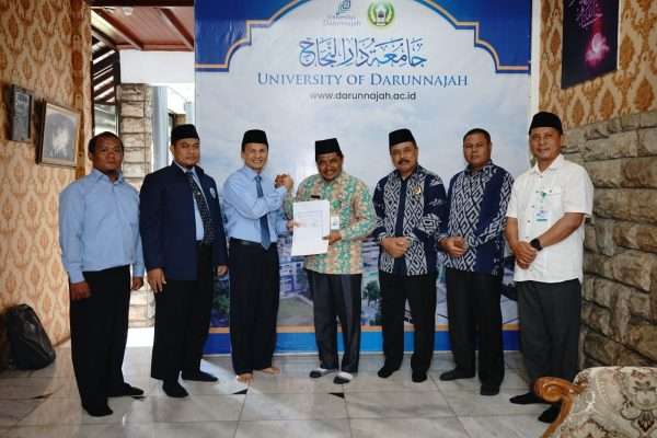 Penandatanganan MOU Pengiriman Beasiswa Mahasiswa Utusan Daerah Penandatanganan MOU Pengiriman Beasiswa Mahasiswa Utusan Daerah