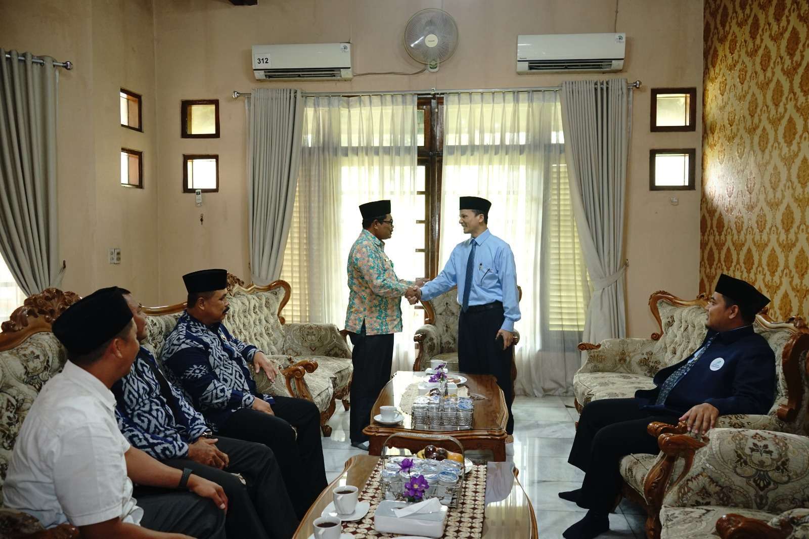 Penandatanganan MOU Pengiriman Beasiswa Mahasiswa Utusan Daerah