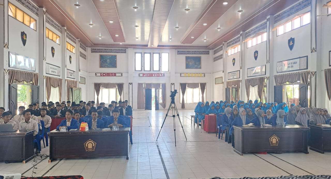 Wakil Rektor Universitas Darunnajah Beri Kuliah Umum di Pondok Modern Al-Istiqamah Palu 1 Wakil Rektor Universitas Darunnajah Beri Kuliah Umum di Pondok Modern Al-Istiqamah Palu