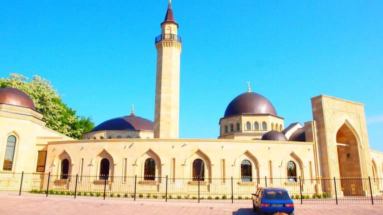 Islam di Ukraina: Sebuah Sorotan tentang Kehadiran dan Kontribusi Pesantren Darunnajah 3 Islam di Ukraina: Sebuah Sorotan tentang Kehadiran dan Kontribusi Pesantren Darunnajah