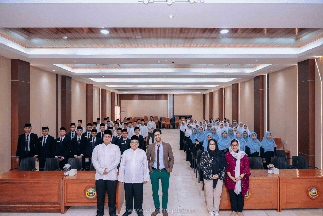 Universitas Darunnajah Menyambut Kunjungan Razi Jafri dalam Program "American Film Showcase" 1 Universitas Darunnajah Menyambut Kunjungan Razi Jafri dalam Program "American Film Showcase"