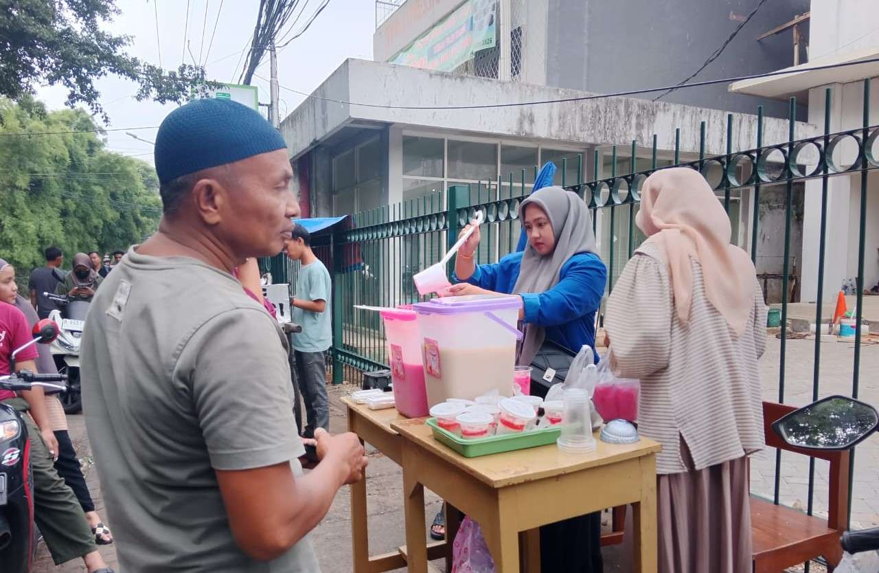 Meningkatkan Jiwa Kewirausahaan dengan Program Berjualan Takjil 1 Meningkatkan Jiwa Kewirausahaan dengan Program Berjualan Takjil