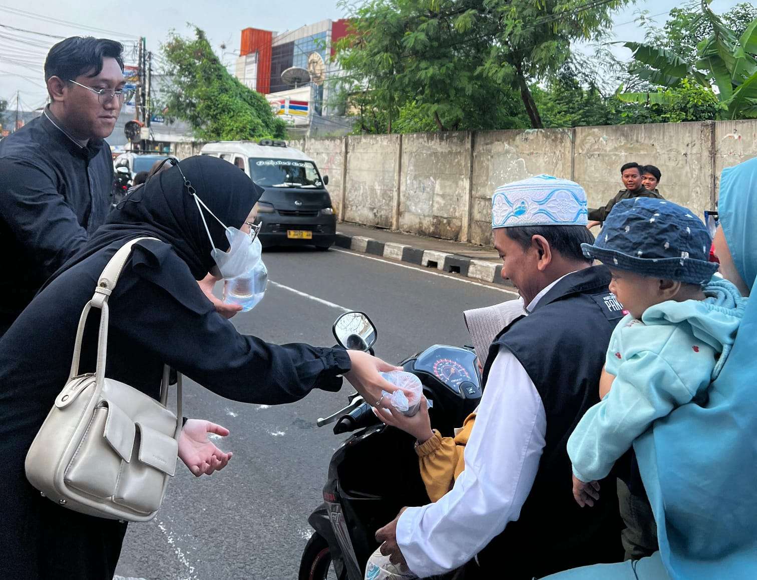 Silaturahmi dan Buka Puasa Bersama Domyadhu, Bintaro 1 Silaturahmi dan Buka Puasa Bersama Domyadhu, Bintaro