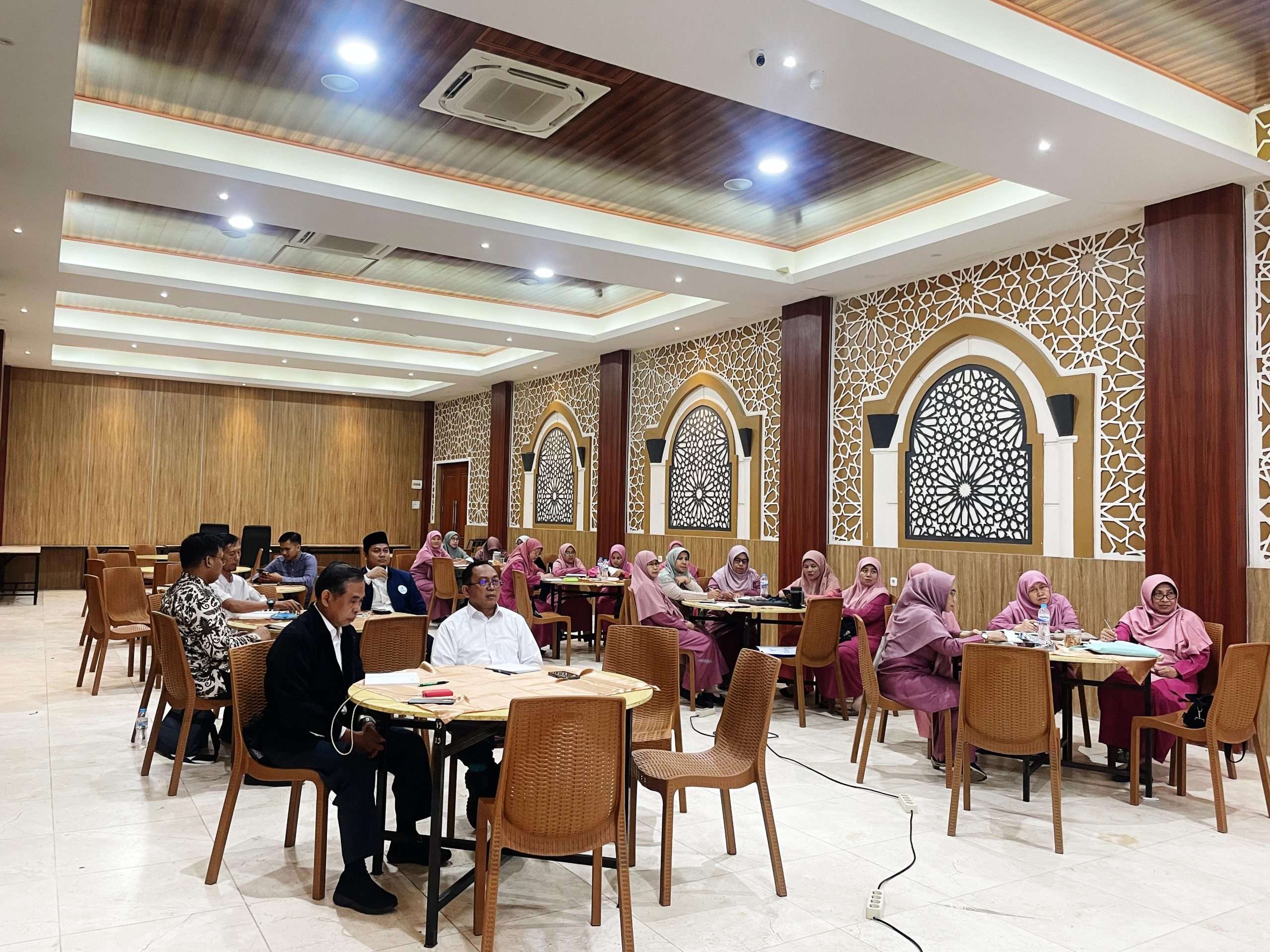 Mahasiswa Pascasarjana Terima Materi Pendidikan Islam dari Associate Prof. Asmaji Muchtar, Ph.D di Universitas Darunnajah