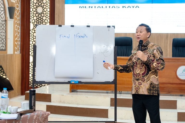 Uang dan Kekayaan: Perspektif Dr. (H.C.) H. Heppy Trenggono, M.Kom di Universitas Darunnajah 14 Uang dan Kekayaan: Perspektif Dr. (H.C.) H. Heppy Trenggono, M.Kom di Universitas Darunnajah