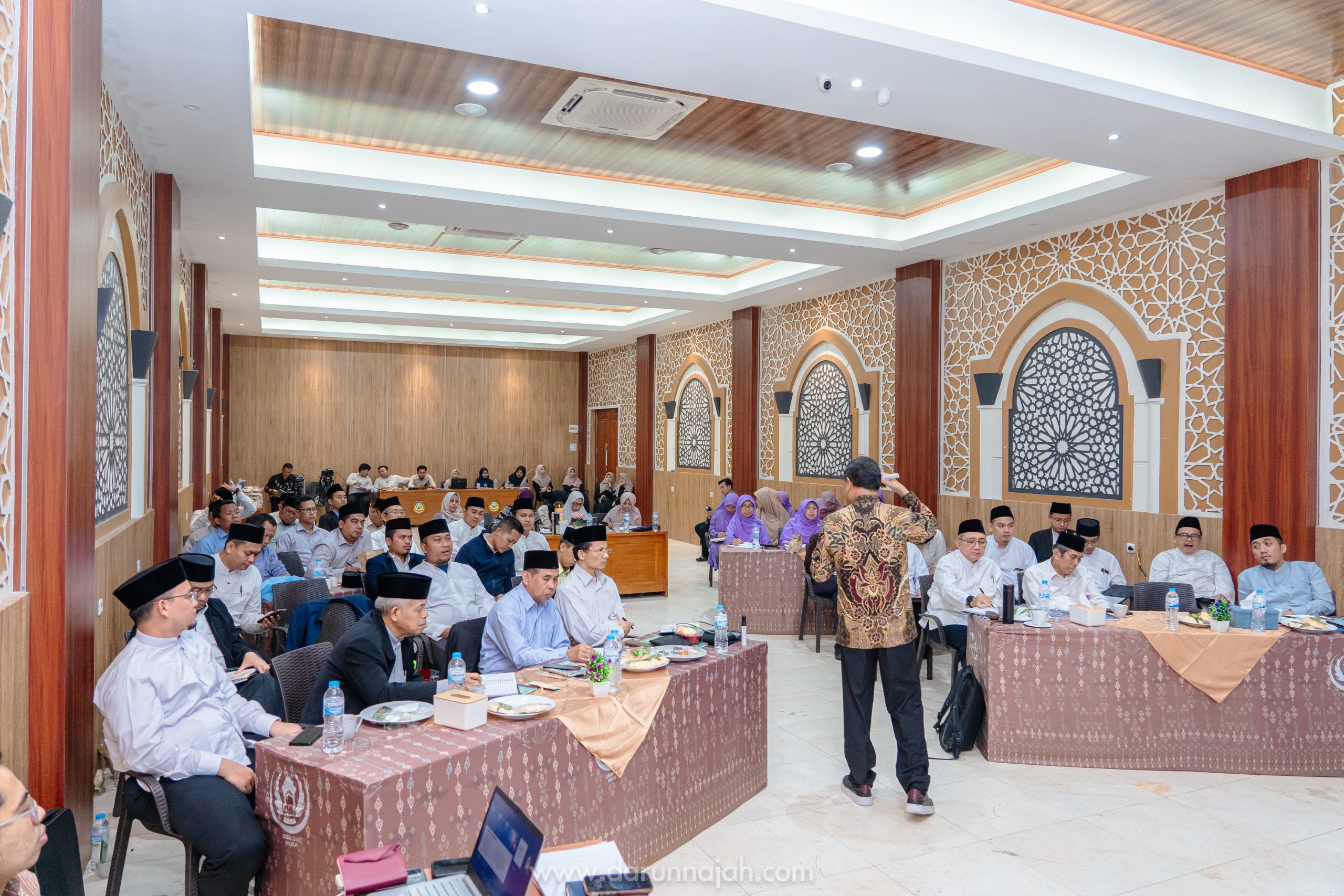 Uang dan Kekayaan: Perspektif Dr. (H.C.) H. Heppy Trenggono, M.Kom di Universitas Darunnajah 1 Uang dan Kekayaan: Perspektif Dr. (H.C.) H. Heppy Trenggono, M.Kom di Universitas Darunnajah