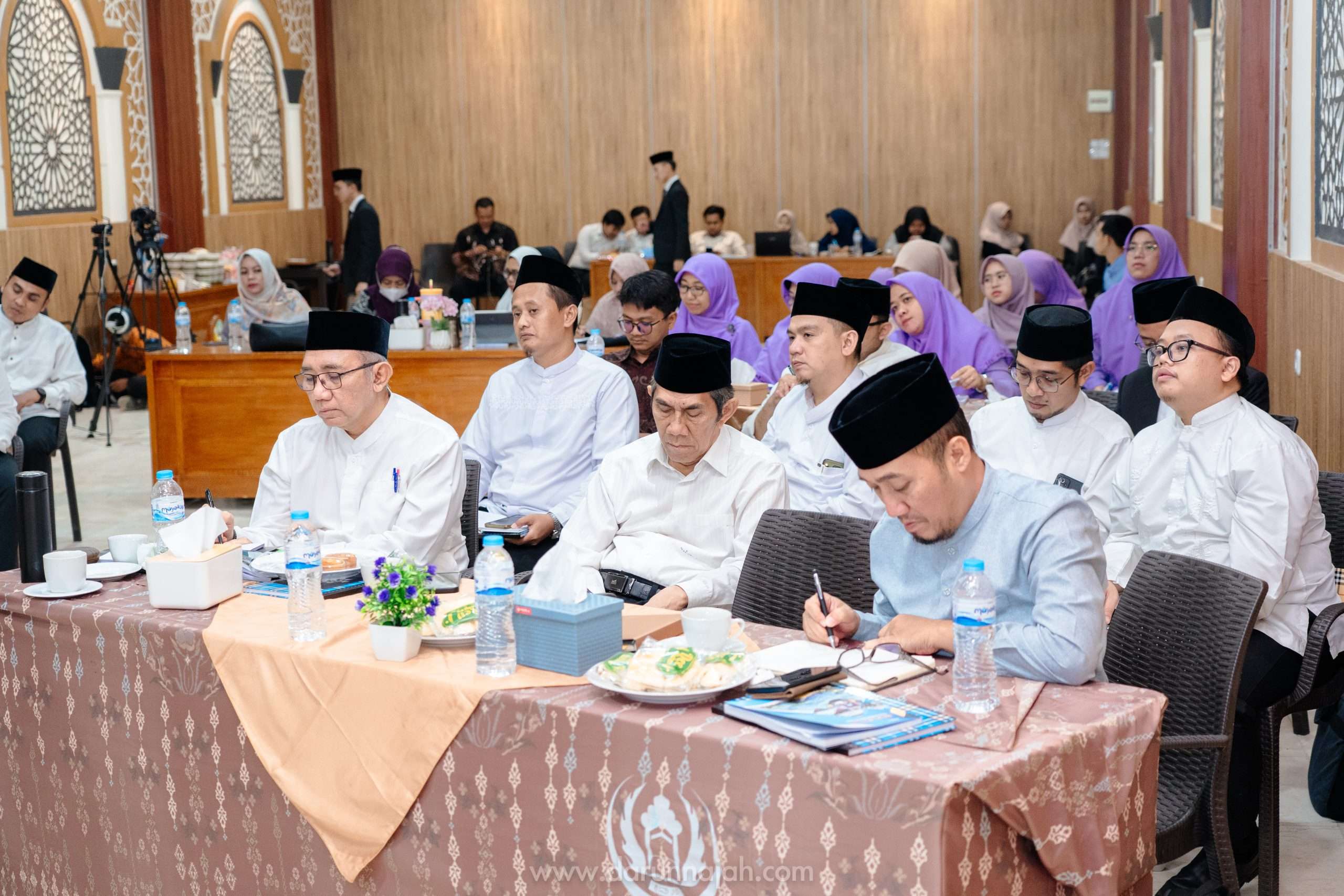 Membangun Mental Kaya: Kunci Keberhasilan dan Keberlanjutan Lembaga 1 Membangun Mental Kaya: Kunci Keberhasilan dan Keberlanjutan Lembaga