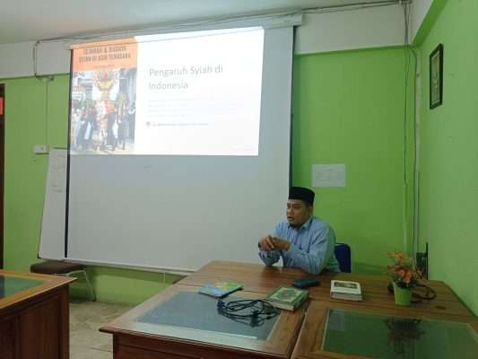 Kajian Mingguan Universitas Darunnajah: Pengaruh Syiah di Indonesia. Kajian Mingguan Universitas Darunnajah: Pengaruh Syiah di Indonesia.